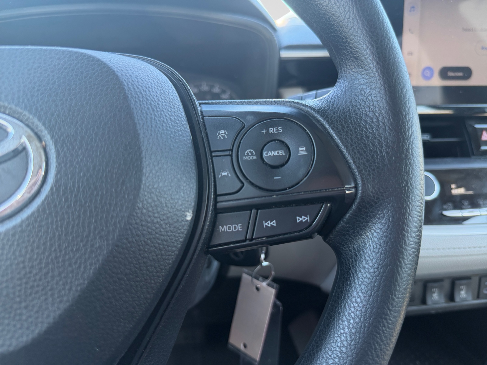 2023 Toyota Corolla Cross L AWD — photo 11