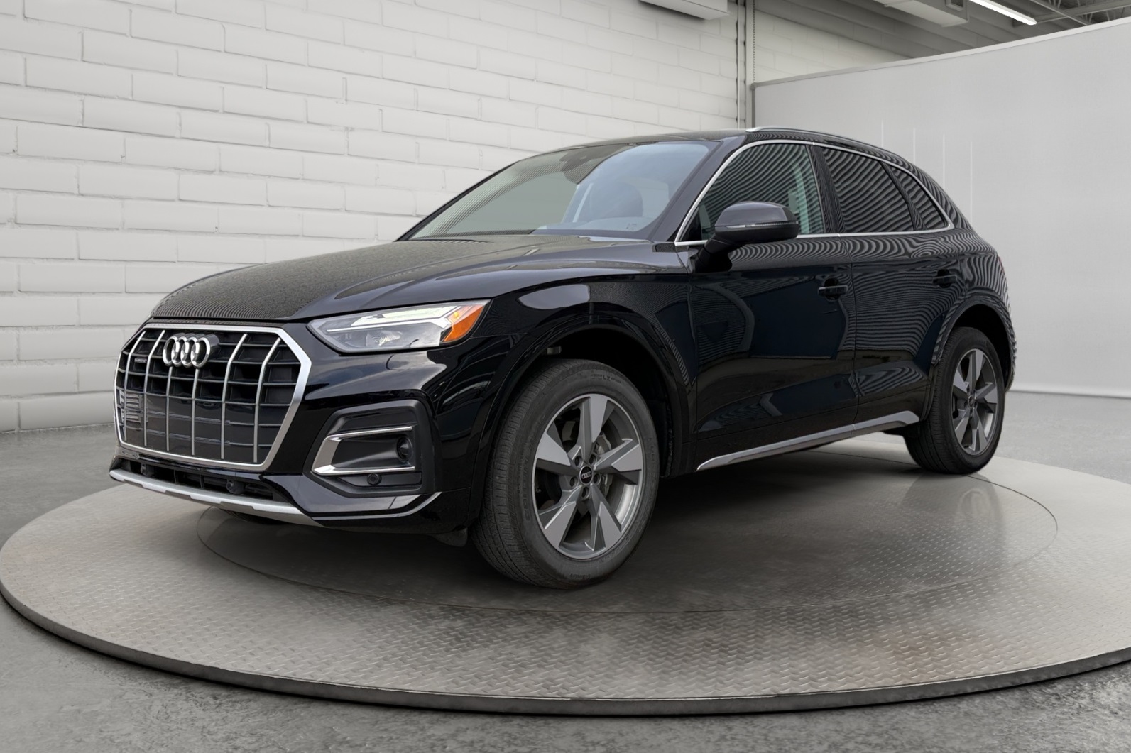 2024 Audi Q5 Sport Utility - image 001