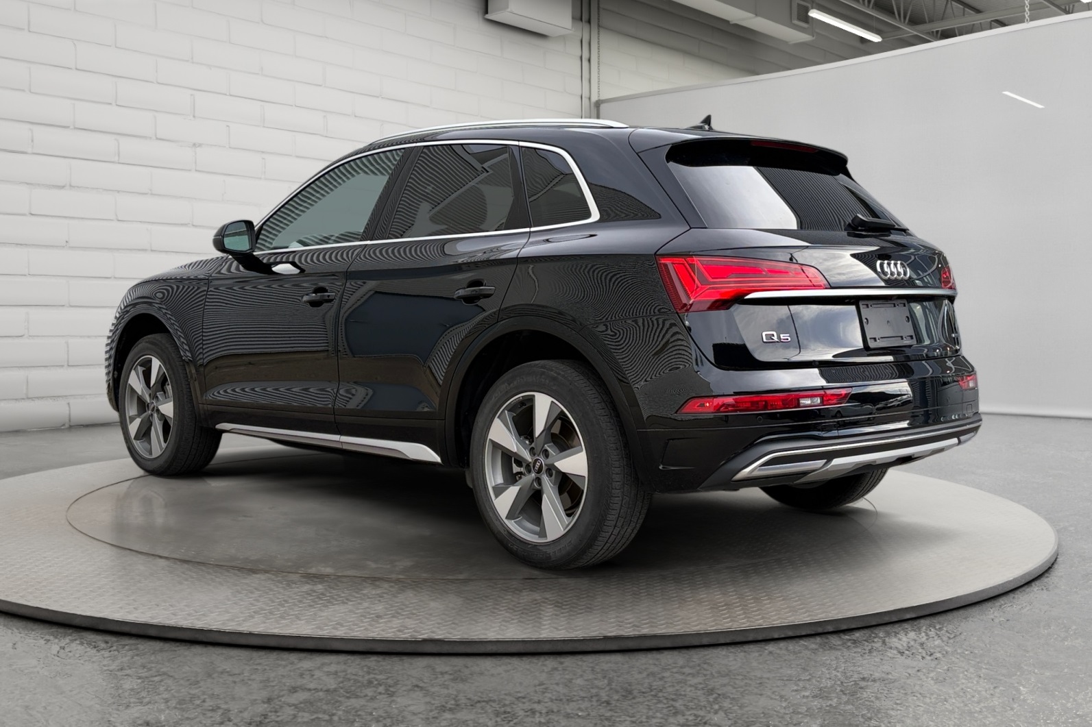 2024 Audi Q5 Sport Utility - image 003