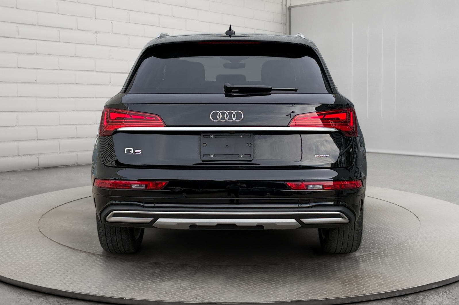 2024 Audi Q5 Sport Utility - image 004