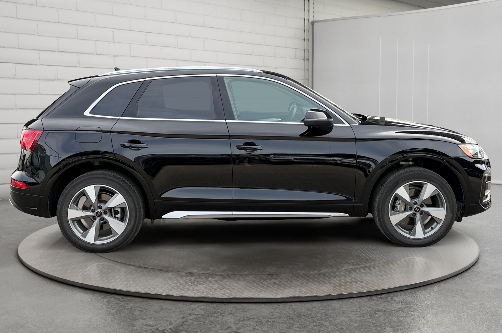 2024 Audi Q5 Sport Utility - image 006