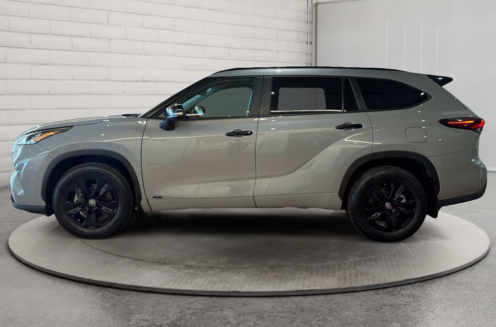 2024 Toyota Highlander Sport Utility - image 002