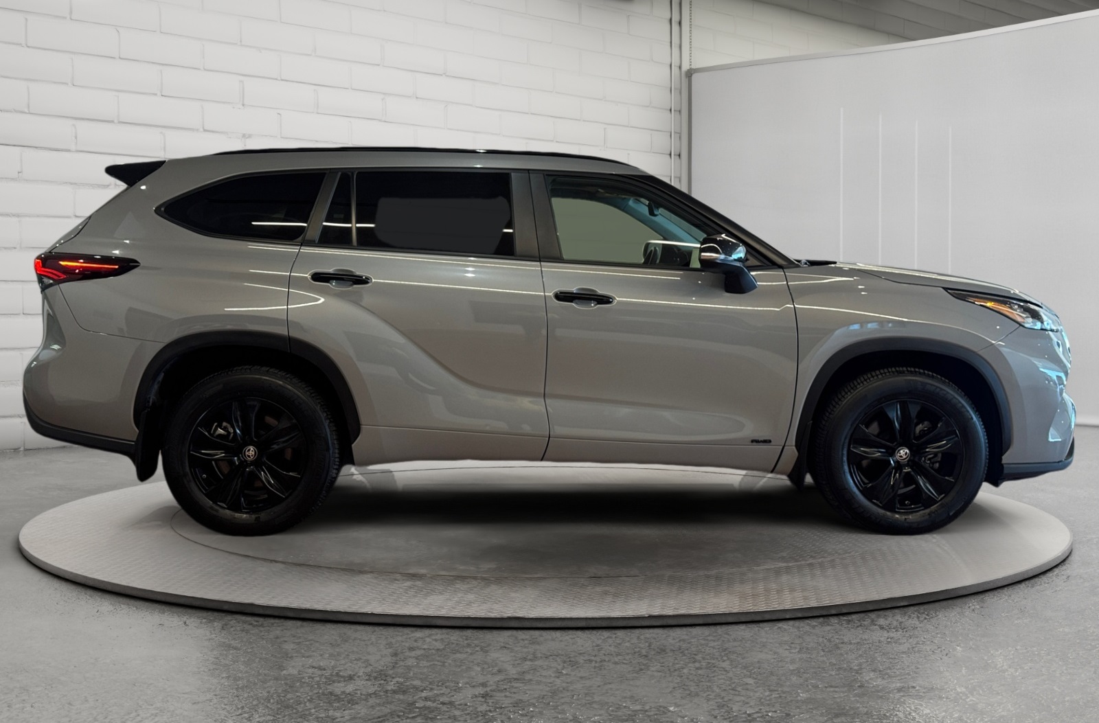 2024 Toyota Highlander Sport Utility - image 006