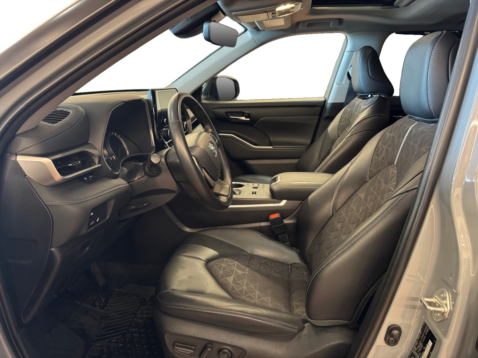 2024 Toyota Highlander Sport Utility - image 009