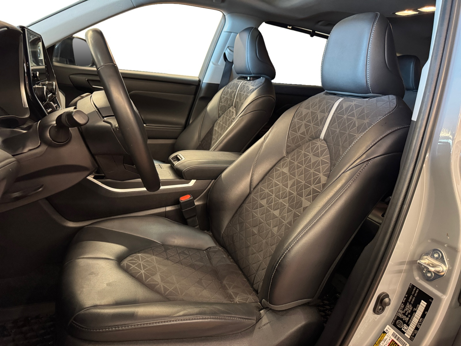 2024 Toyota Highlander Sport Utility - image 010