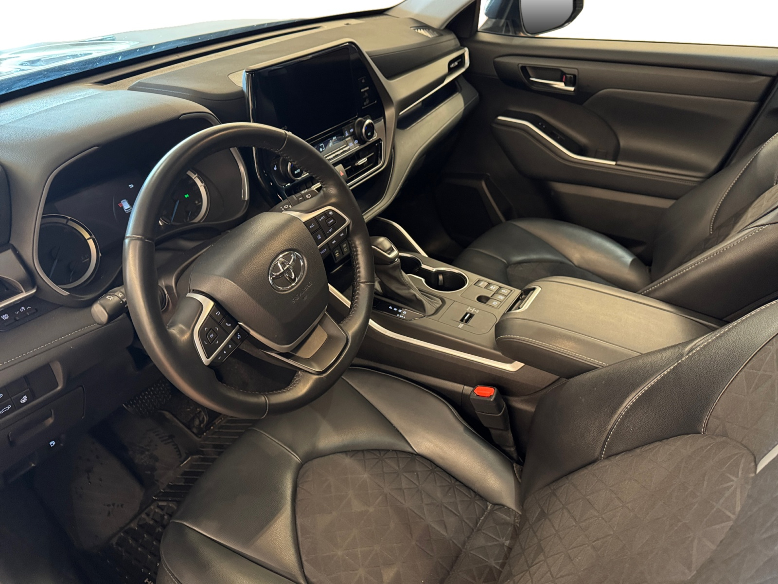 2024 Toyota Highlander Sport Utility - image 011