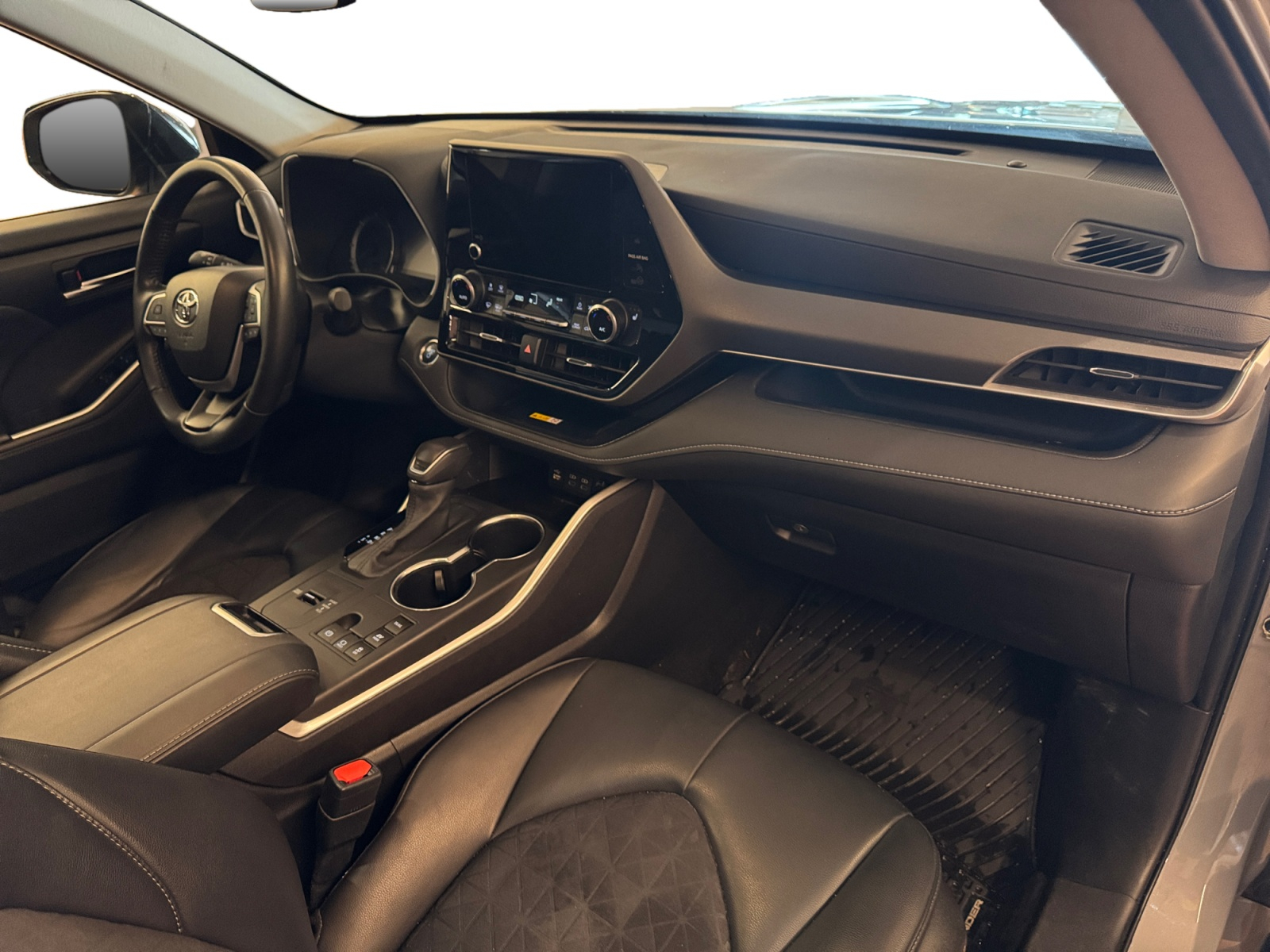 2024 Toyota Highlander Sport Utility - image 013