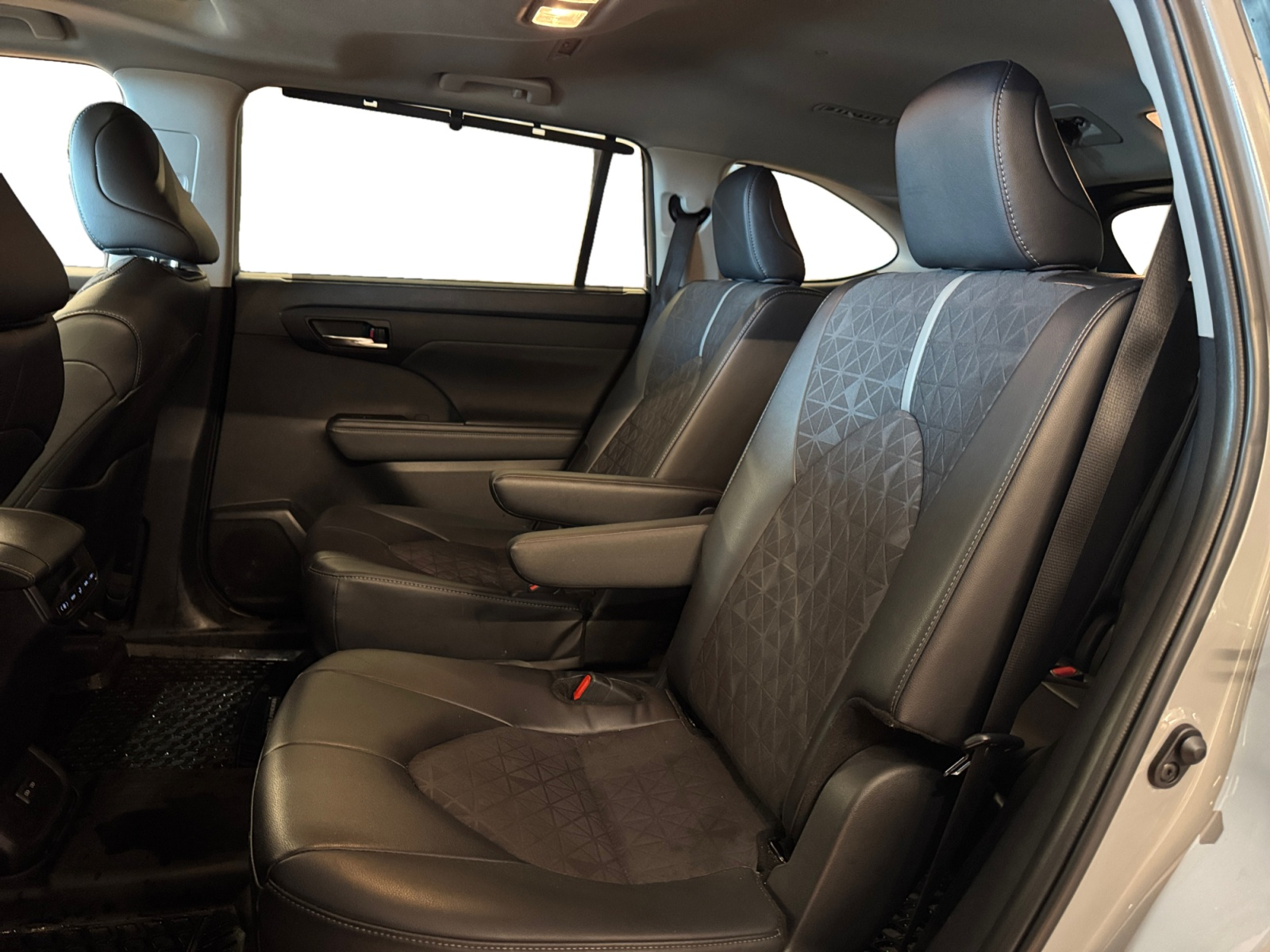 2024 Toyota Highlander Sport Utility - image 014