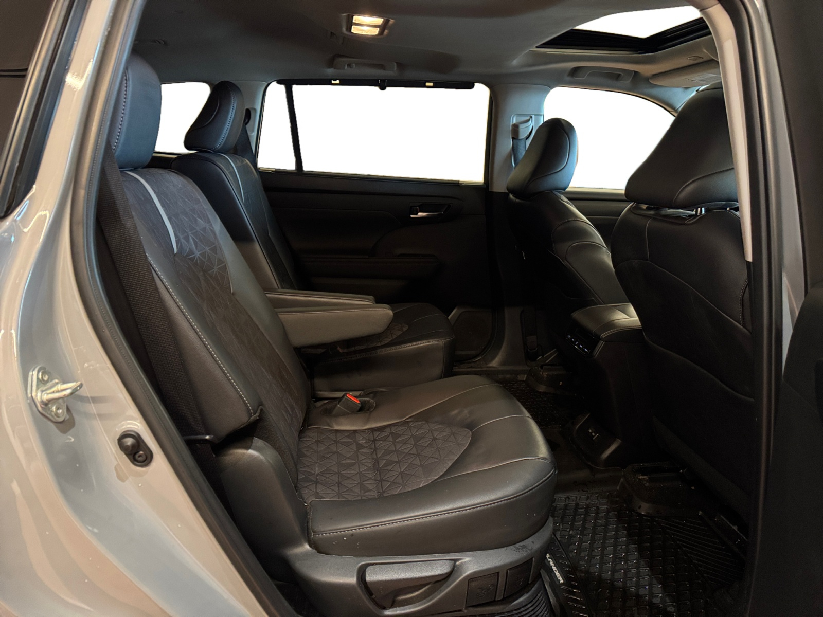 2024 Toyota Highlander Sport Utility - image 015