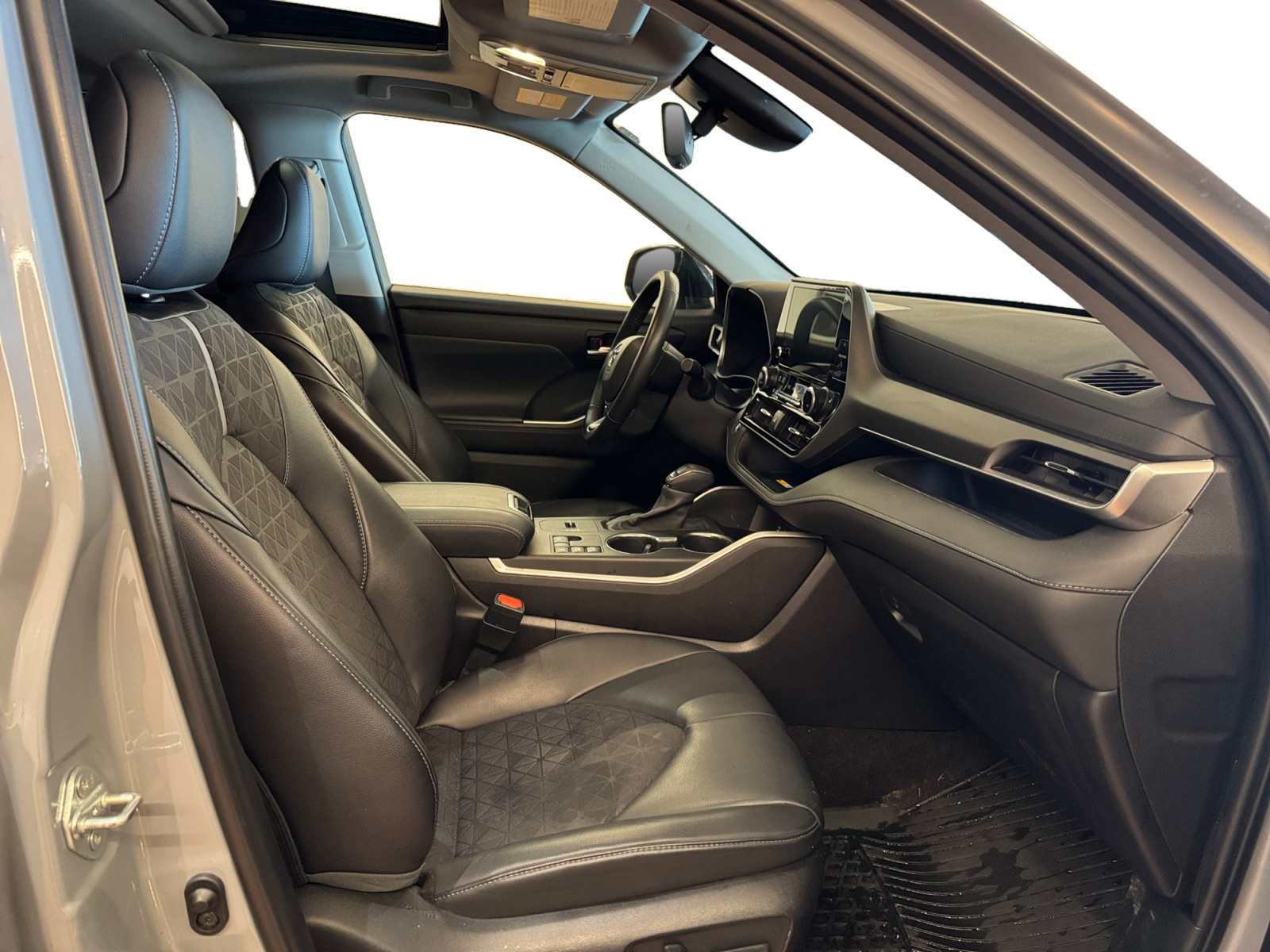 2024 Toyota Highlander Sport Utility - image 029