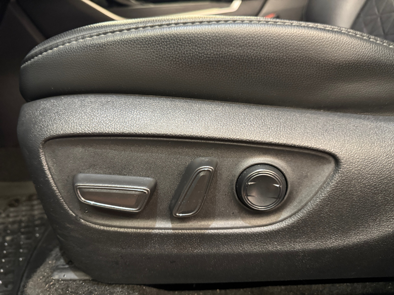 2024 Toyota Highlander Sport Utility - image 031