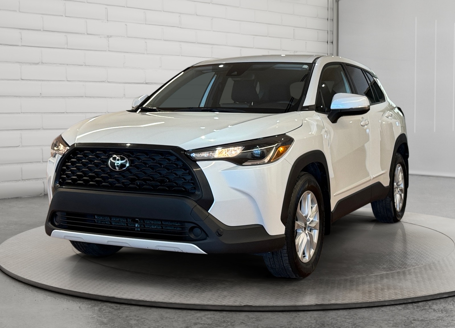 2022 Toyota Corolla Cross Sport Utility - image 001