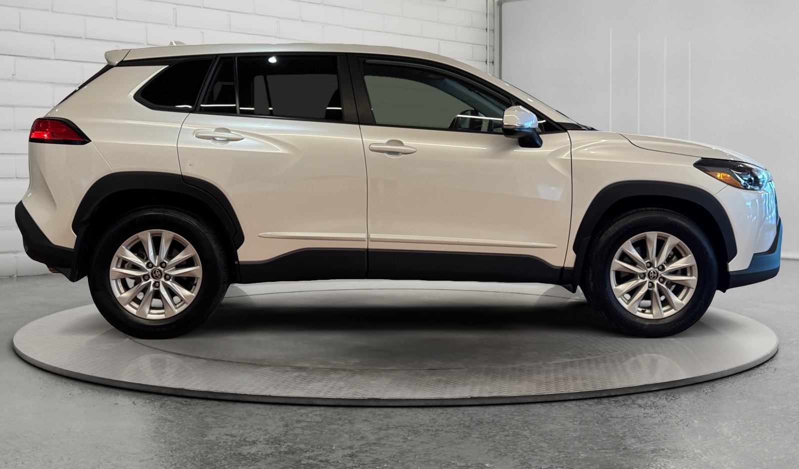 2022 Toyota Corolla Cross Sport Utility - image 006