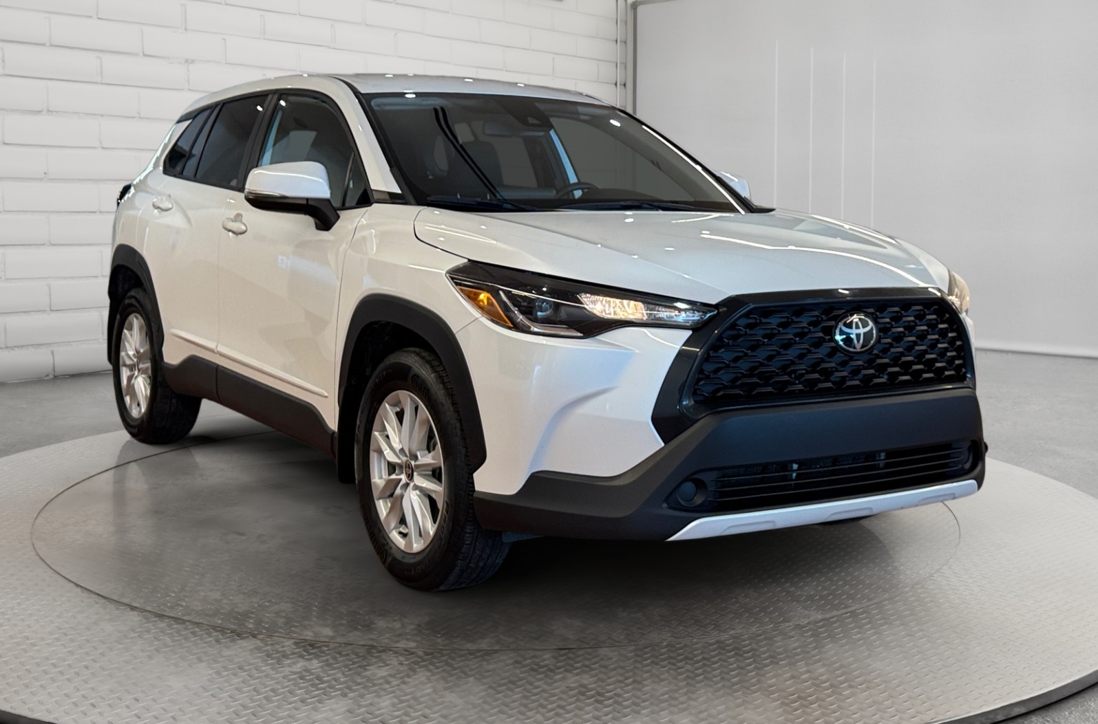 2022 Toyota Corolla Cross Sport Utility - image 007