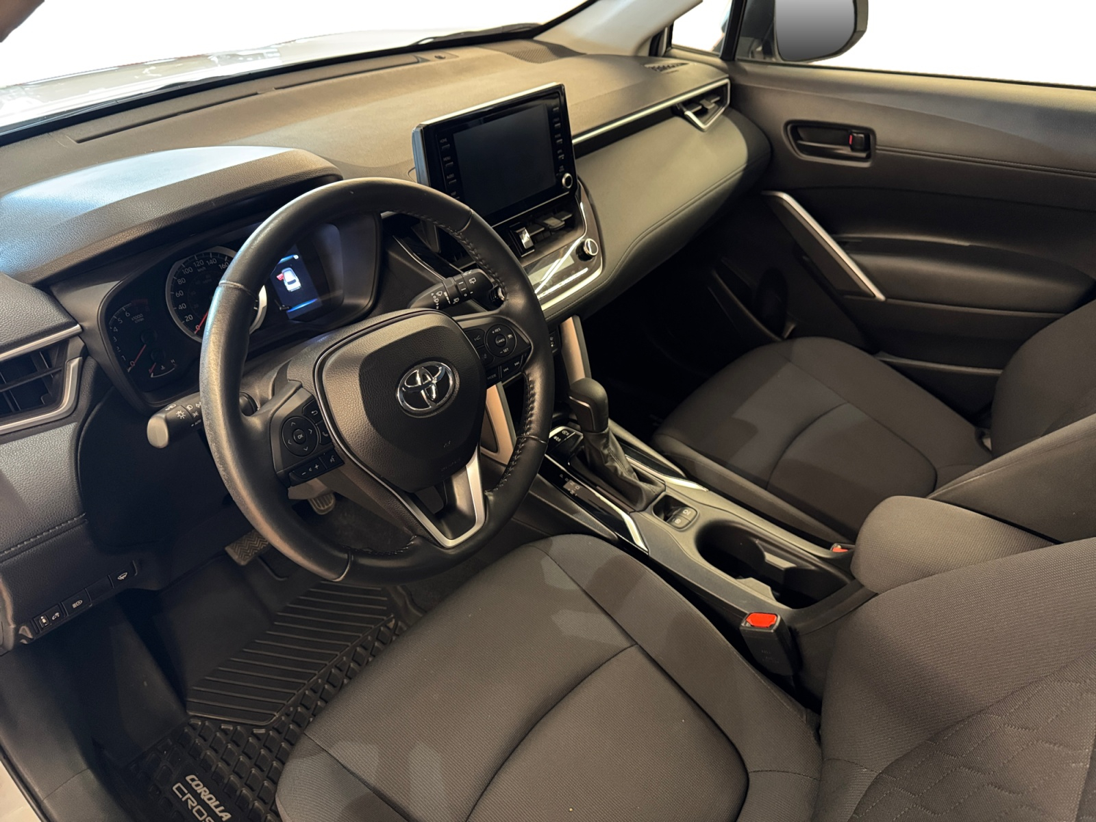 2022 Toyota Corolla Cross Sport Utility - image 011