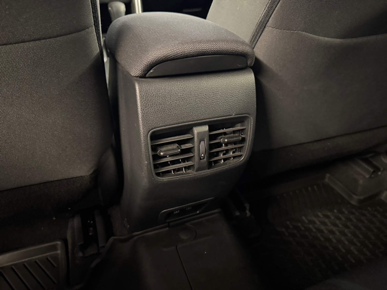 2022 Toyota Corolla Cross Sport Utility - image 031