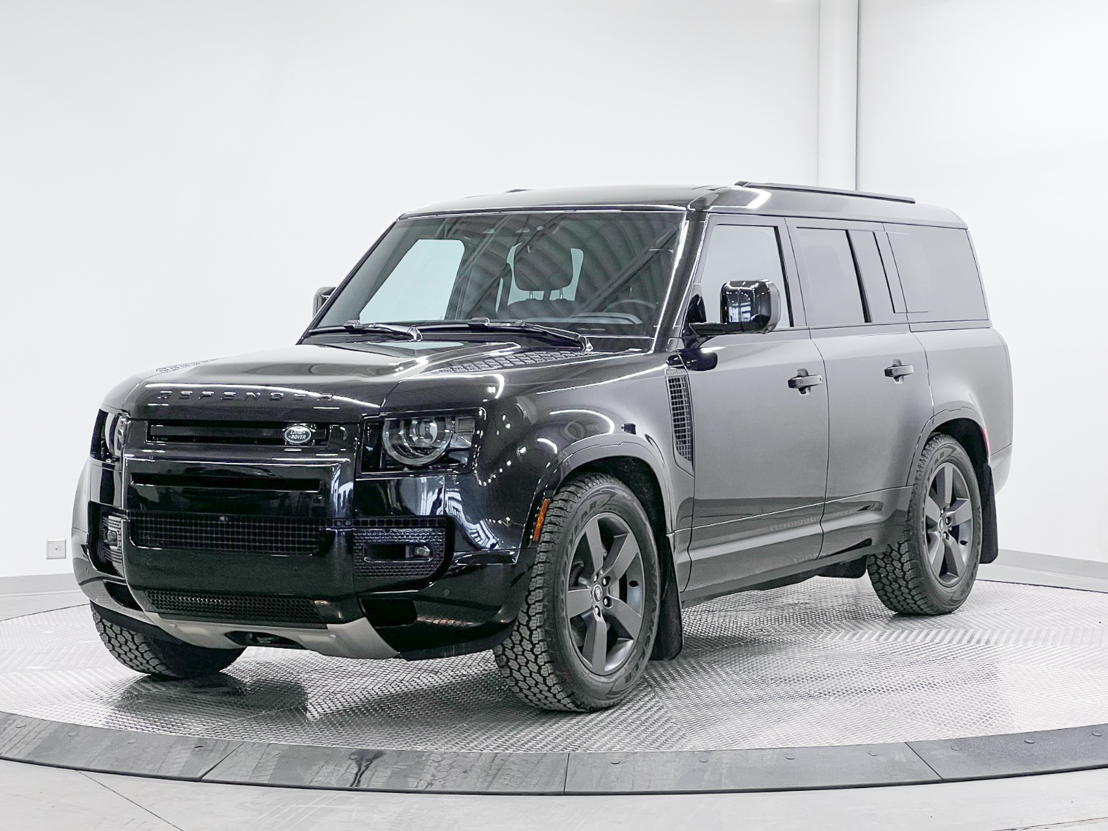 2025 Land Rover Defender 130 P400 X-Dynamic SE